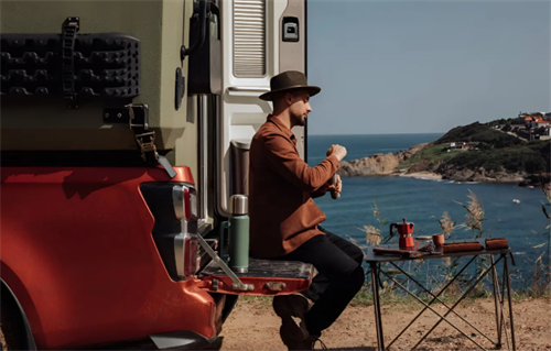 The Portuguese digital nomads are sitting by the seaside and drinking water.